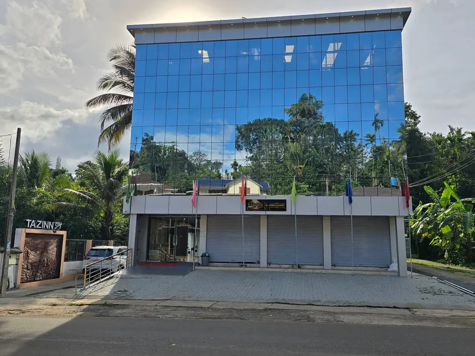 Tazinn Stay building on the Tharuvana – Mananthavady road with its TAZINN Stay sign