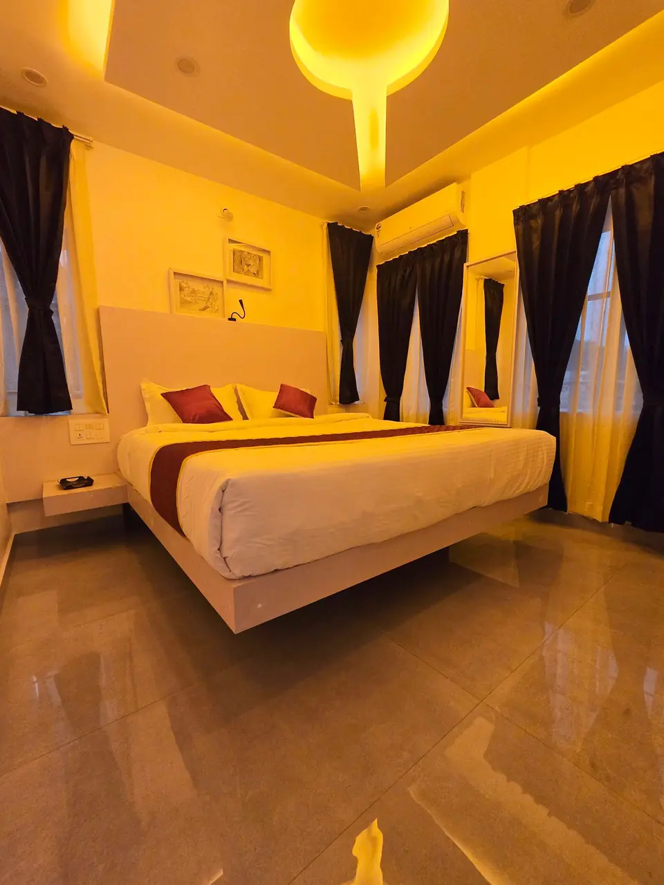 Deluxe King Room at Tazinn Stay with warm ceiling lighting