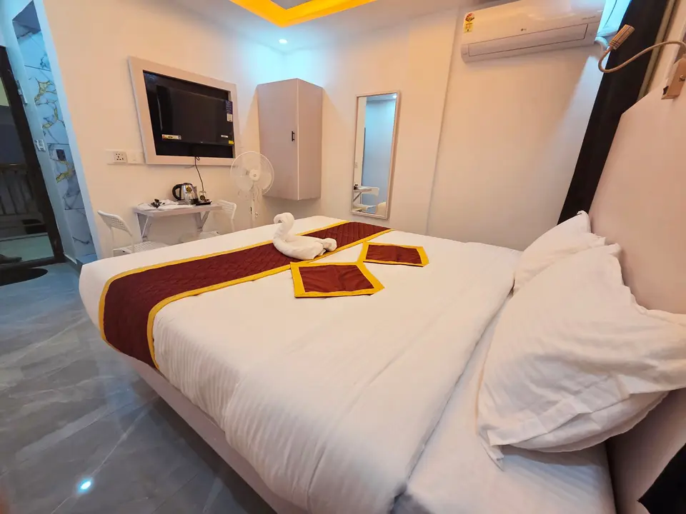 Room with smart TV, wardrobe, mirror and work table